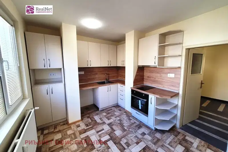 Two-room apartment in Oborishte with balcony and district heating