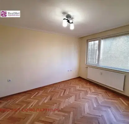 Photo 3 — Two-room apartment in Oborishte with balcony and district heating