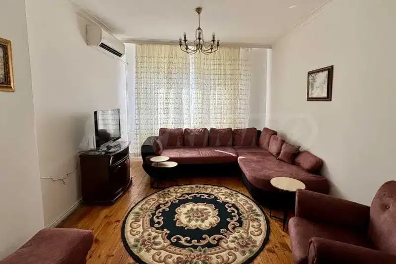 Spacious 3-room apartment in Oborishte with glazed balcony