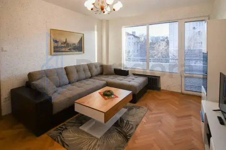 Spacious 3-room apartment in Oborishte with two balconies