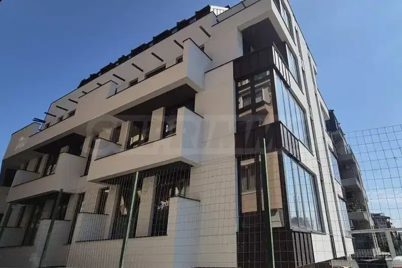 Тристаен апартамент 134 кв.м в Овча купел с голяма тераса