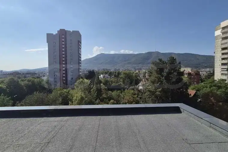 Spacious 4-room apartment with large terrace in Ovcha kupel