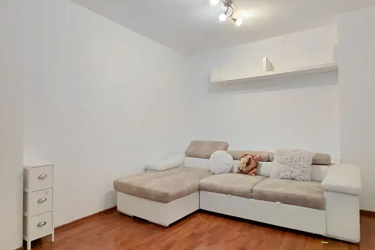 Three-room apartment in Ovcha kupel with glazed terrace