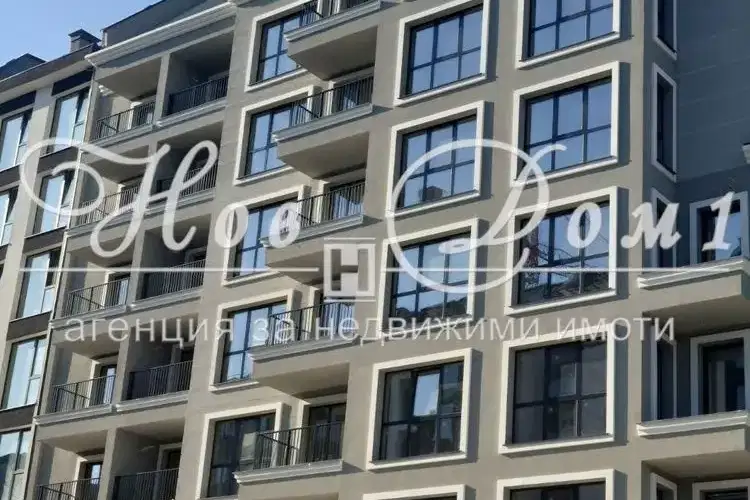 Three-room apartment in Poduyane with panoramic view