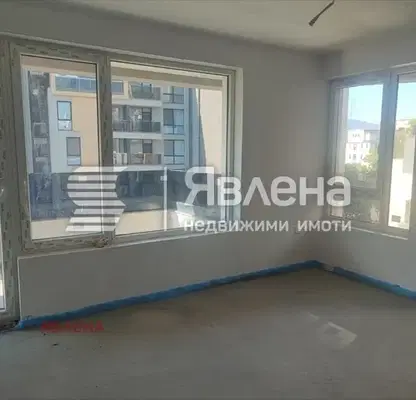 Снимка 3 — Тристаен апартамент в Подуяне с тераса и асансьор