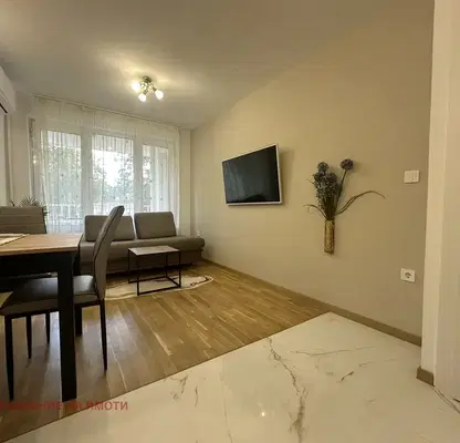 Photo 3 — Two-room apartment in Poduyane with balcony and modern furnishings