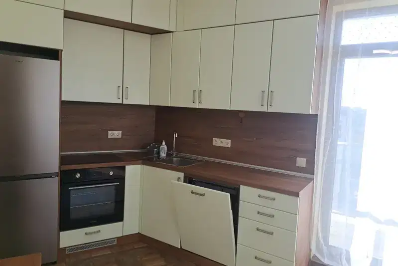 Тристаен апартамент с две тераси в Полигона, София