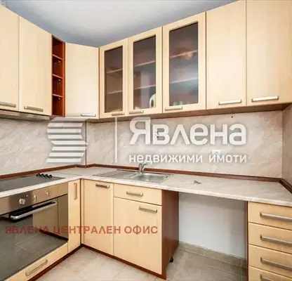 Снимка 3 — Двустаен апартамент с два балкона в Редута, София
