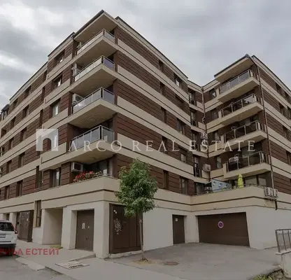 Снимка 2 — Четиристаен апартамент 135 кв.м в Редута с асансьор