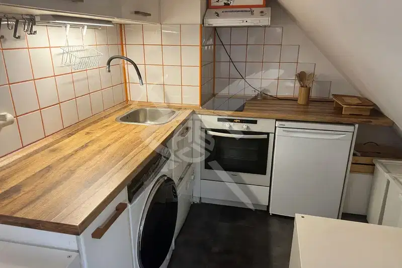 Тристаен апартамент в Редута, София на последен етаж