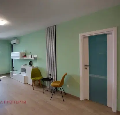 Снимка 2 — Тристаен апартамент с паркомясто в Сердика, София