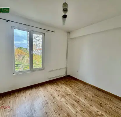 Photo 3 — Three-room apartment in Strelbishte with two balconies