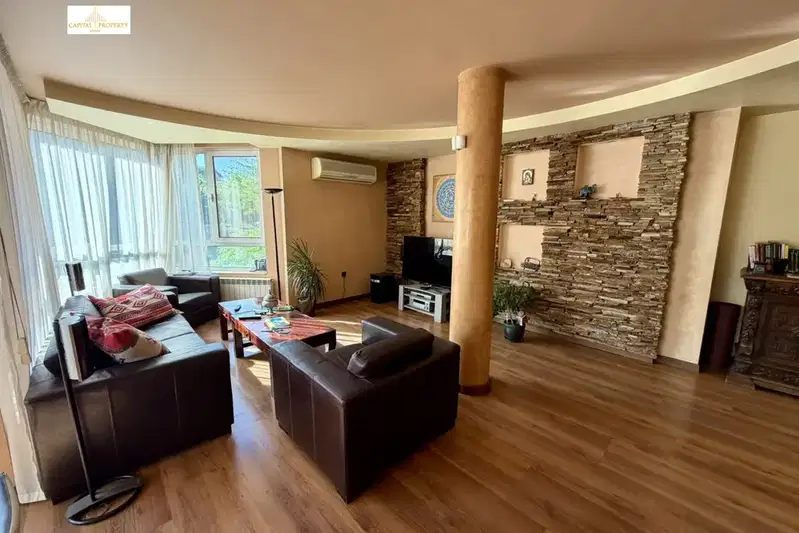 Spacious 4-room apartment with 3 bedrooms in Strelbishte, Sofia