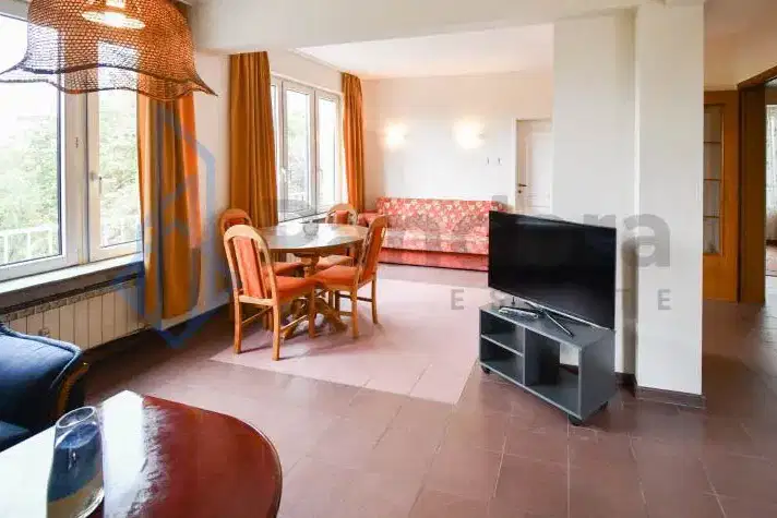 Spacious 3-room apartment in Strelbishte with two terraces