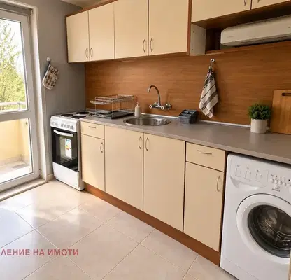 Photo 2 — 3-room apartment in Strelbishte with balcony and district heating