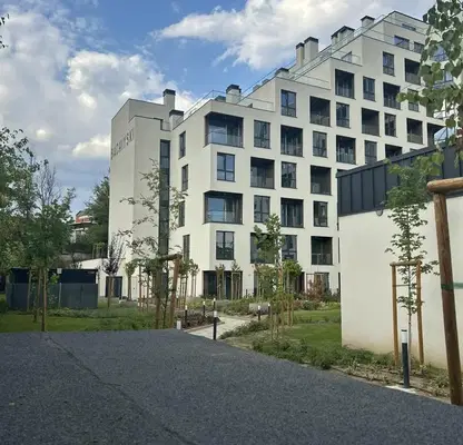 Снимка 2 — Двустаен апартамент в Студентски град с озеленен двор