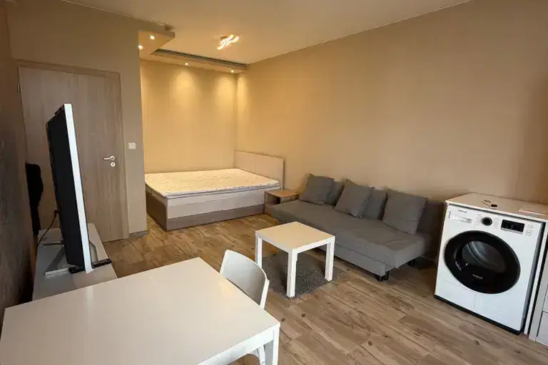 One-room apartment in Studentski Grad with air conditioning and video surveillance