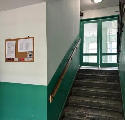 Снимка 3 — Едностаен апартамент в Света Троица, София, саниран блок