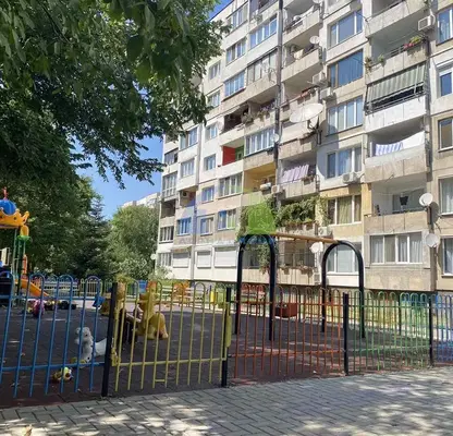 Снимка 2 — Двустаен апартамент в Света Троица с две тераси