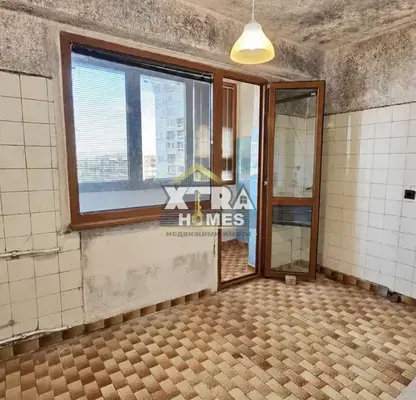 Снимка 5 — Тристаен апартамент с три балкона в Света Троица, София
