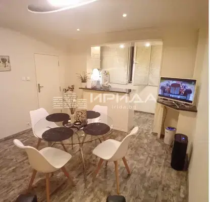 Photo 2 — Four-room apartment in Sveta Troitsa with three aspects