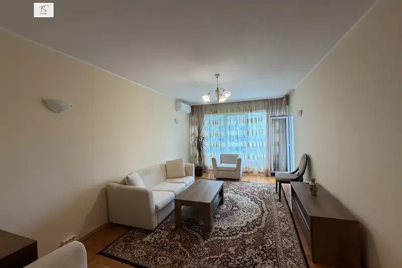 Тристаен апартамент с две тераси в Света Троица, София
