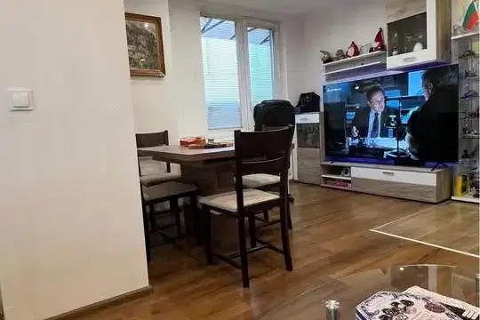 Двустаен апартамент в Толстой с голяма тераса и гледка към планина