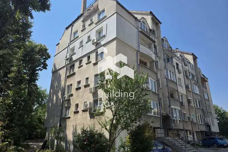 Two-room apartment in Triagalnika with terrace and south aspect