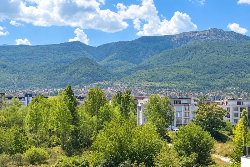 Просторен 2-стаен апартамент с панорамна гледка във Витоша