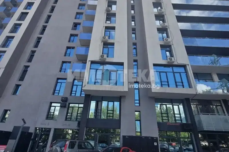 Тристаен апартамент с тераса в София, Витоша