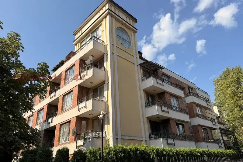 Тристаен апартамент с две тераси в кв. Витоша, София
