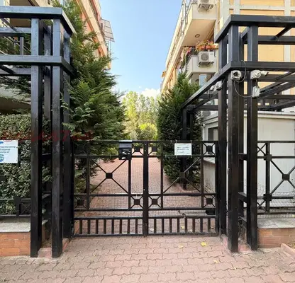 Снимка 2 — Тристаен апартамент с две тераси в кв. Витоша, София