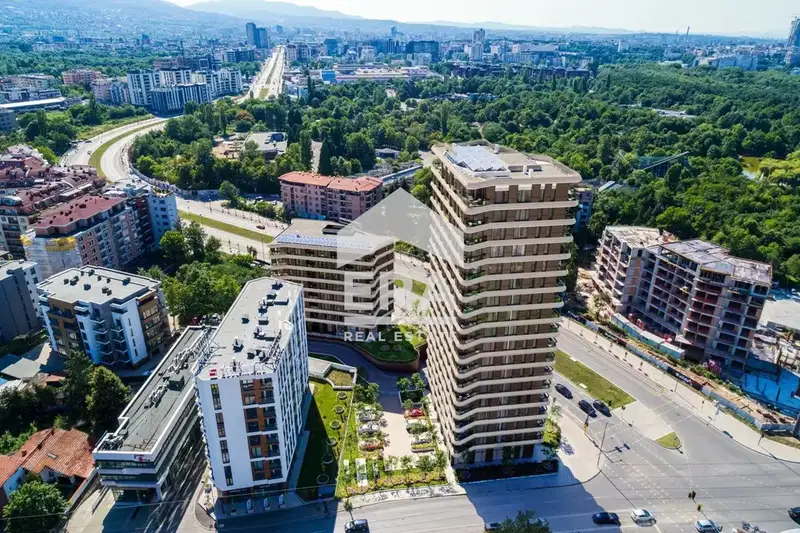 Тристаен апартамент с паркомясто в кв. Витоша, София