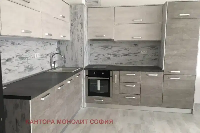 Двустаен апартамент с паркомясто в кв. Витоша, София