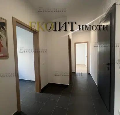 Снимка 2 — Двустаен апартамент с двор в София, Витоша