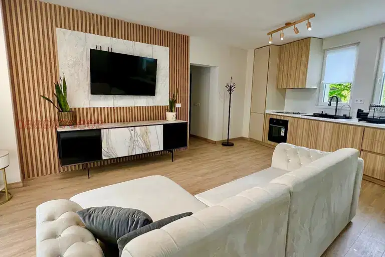 Spacious 3-room apartment with yard in Vitosha, Sofia
