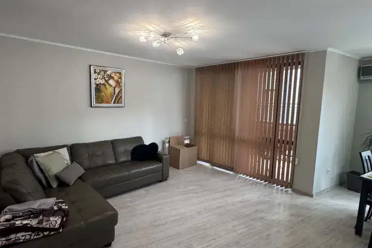 Three-room apartment in Vitosha district with parking space