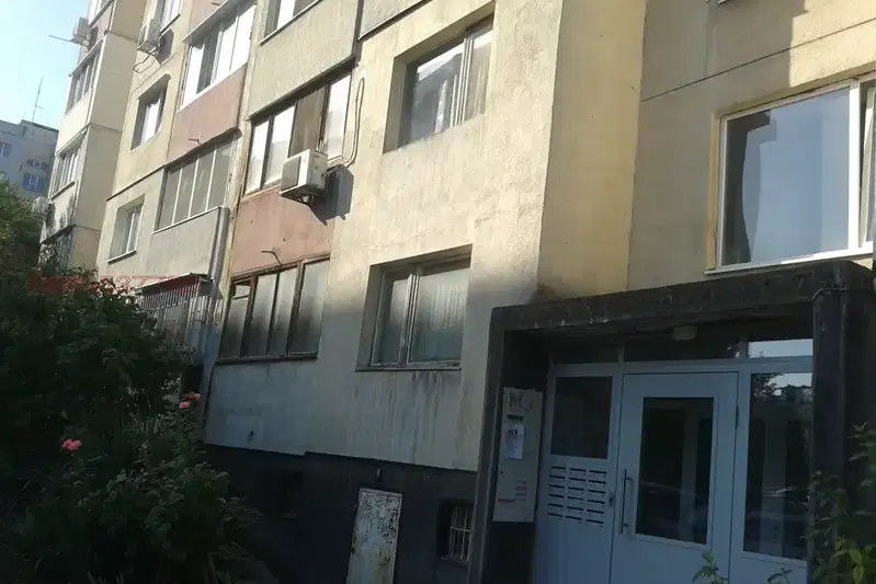 Three-room apartment with three balconies in Vrabnitsa 1, Sofia