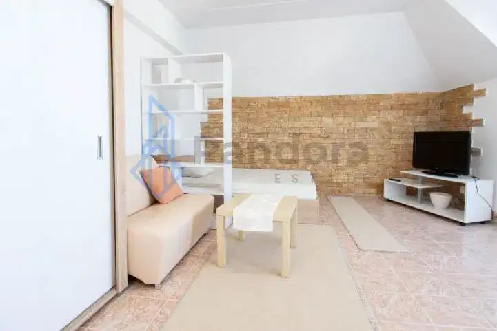 One-room apartment in Yavorov with terrace and west aspect
