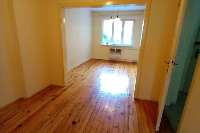 Two-room apartment 75 sq m in Yavorov with balcony