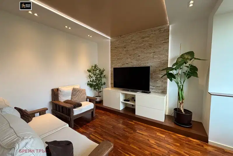 3-room apartment in Yavorov with terrace and park environment