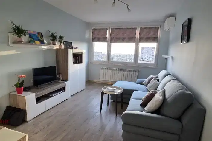 Three-room apartment 60 sq m in Zapaden Park with two terraces