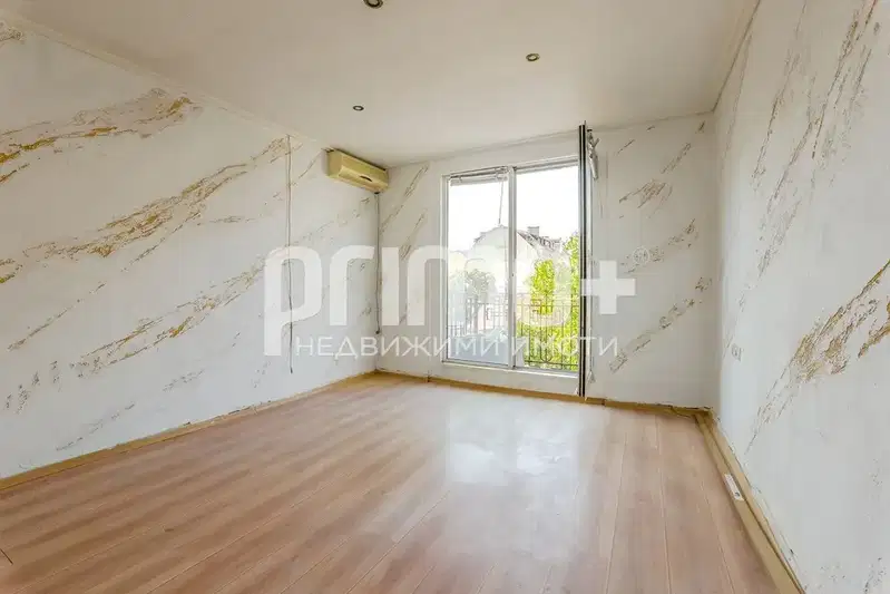 Three-room apartment in Zona B-5, Sofia with terrace