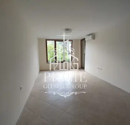 Снимка 4 — Двустаен апартамент с гледка към басейна в Созопол
