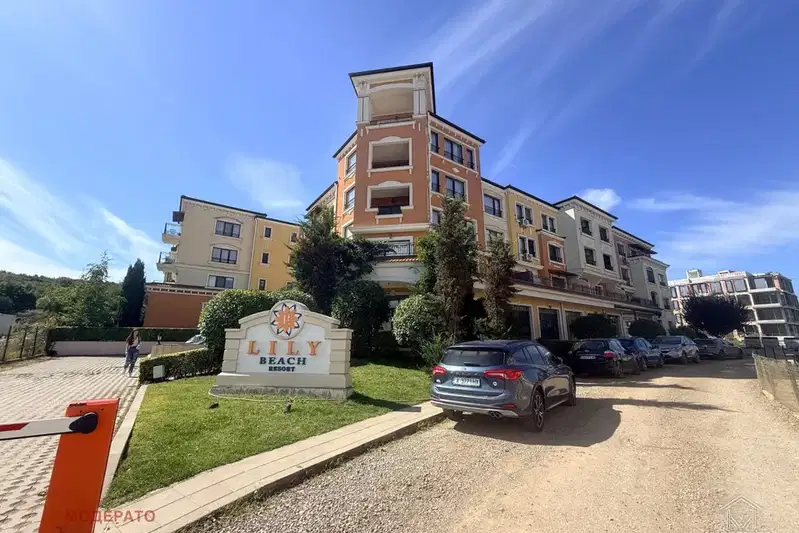 Spacious 3-room apartment in Sozopol with pool view