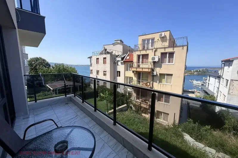 Тристаен апартамент с морска гледка в Созопол