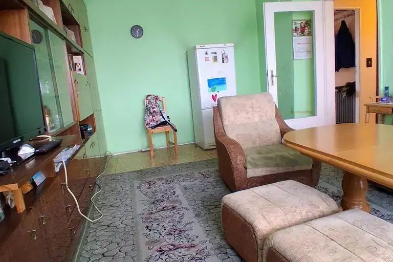 Просторен 4-стаен апартамент в Центъра на Стара Загора с две тераси