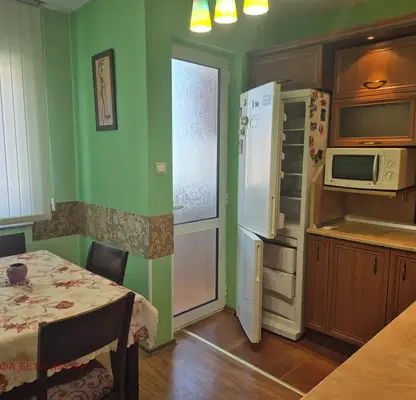 Снимка 4 — Просторен 3-стаен апартамент в Стара Загора, Казански - изток