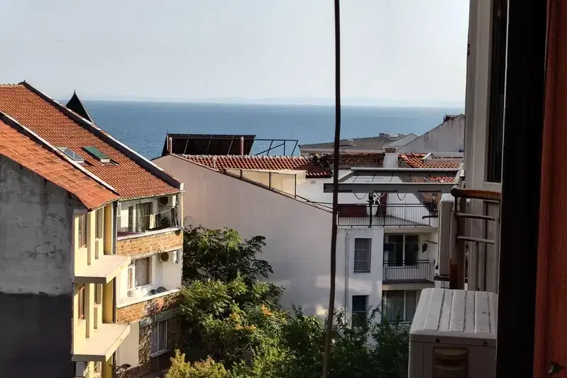 Студио апартамент в Свети Влас с частична морска гледка