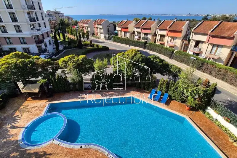 Spacious 2-room apartment with sea view in Sveti Vlas